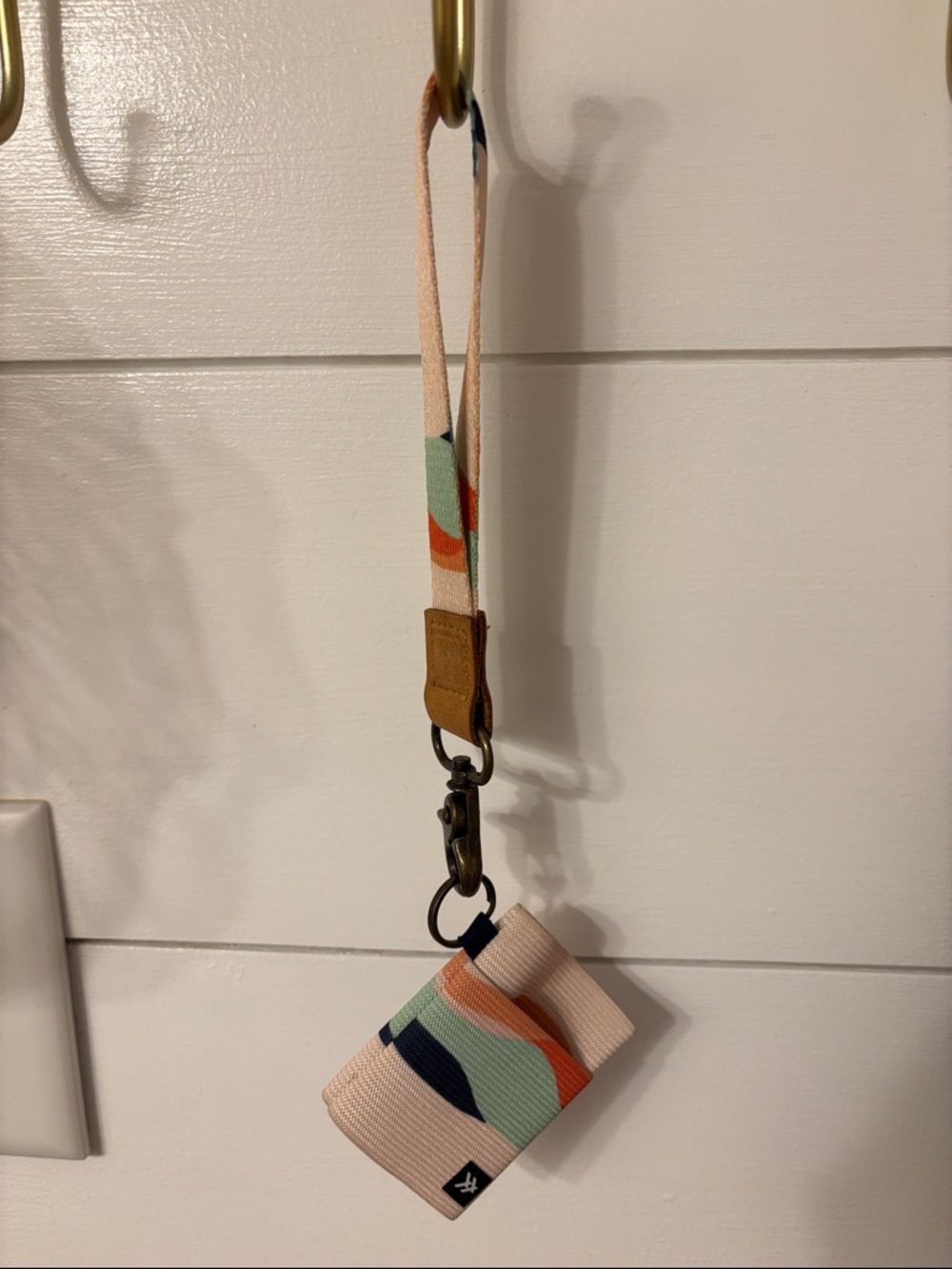 Thread wallet Colorblock Wristlet Keychain with Abstract Print